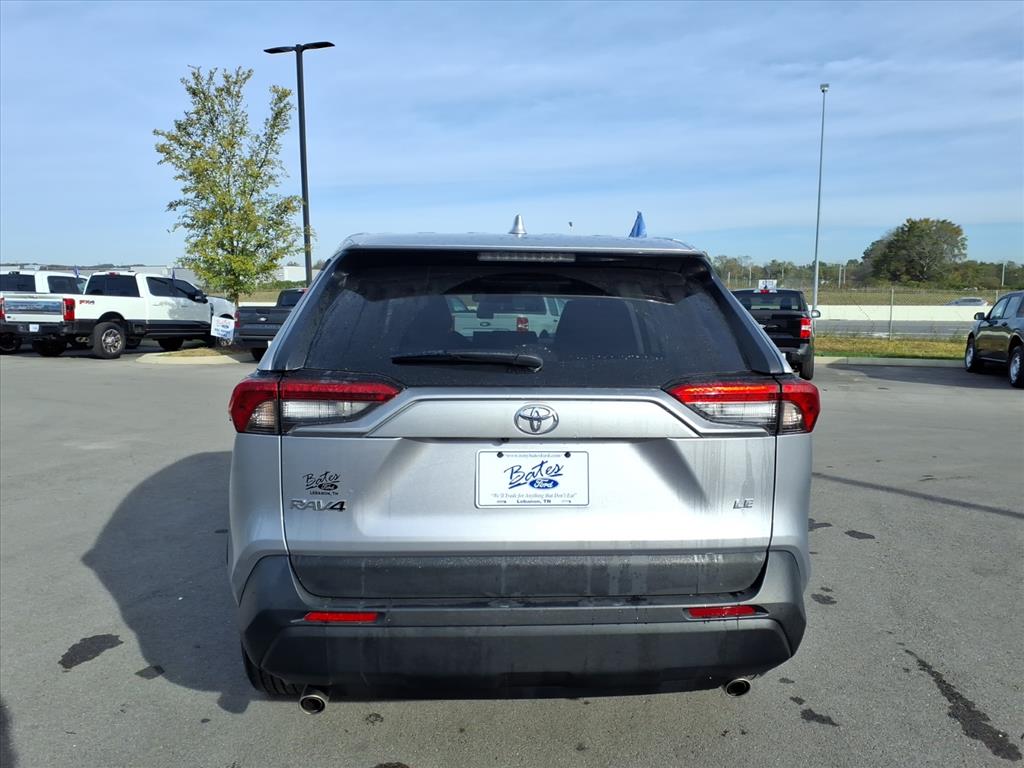 2022 Toyota RAV4 LE photo 4