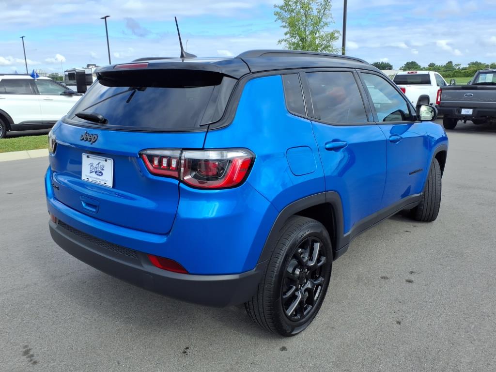 2024 Jeep Compass Latitude photo 3