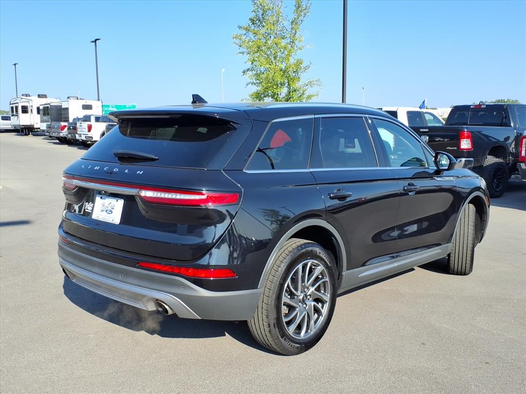 2022 Lincoln Corsair Standard photo 3