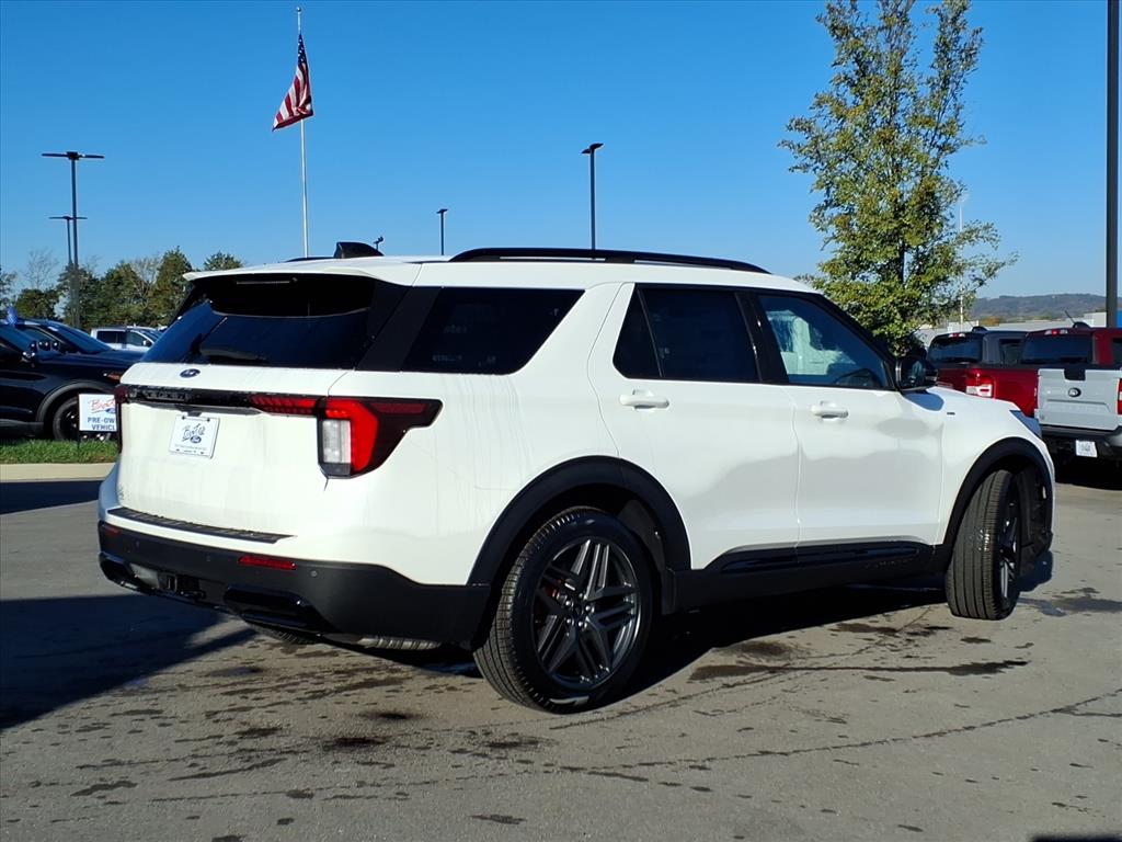 2026 Ford Explorer ST-Line photo 3