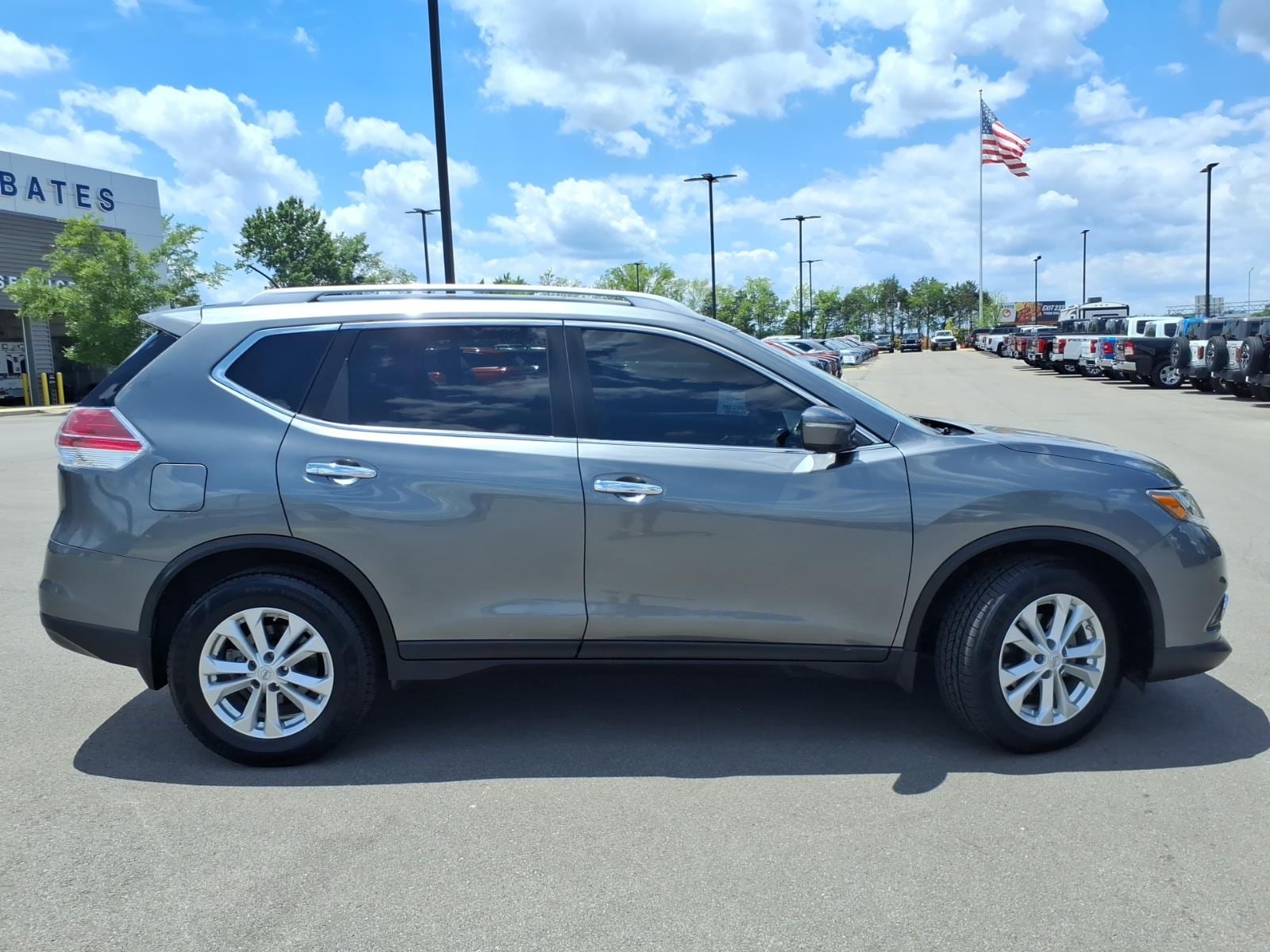 Used 2015 Nissan Rogue SV with VIN 5N1AT2MT7FC895694 for sale in Lebanon, TN