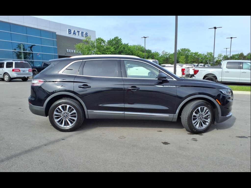 2022 Lincoln Nautilus Standard photo 2