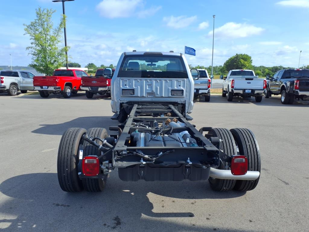 2023 Ford F-550 photo 4