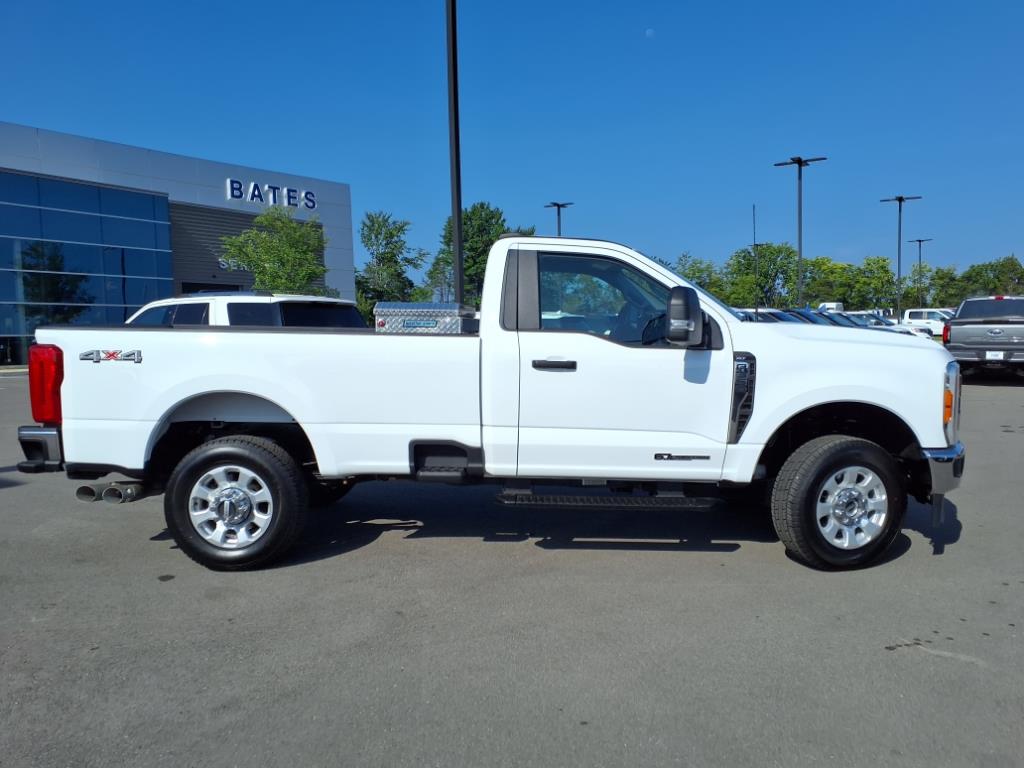 2023 Ford F-350 photo 2