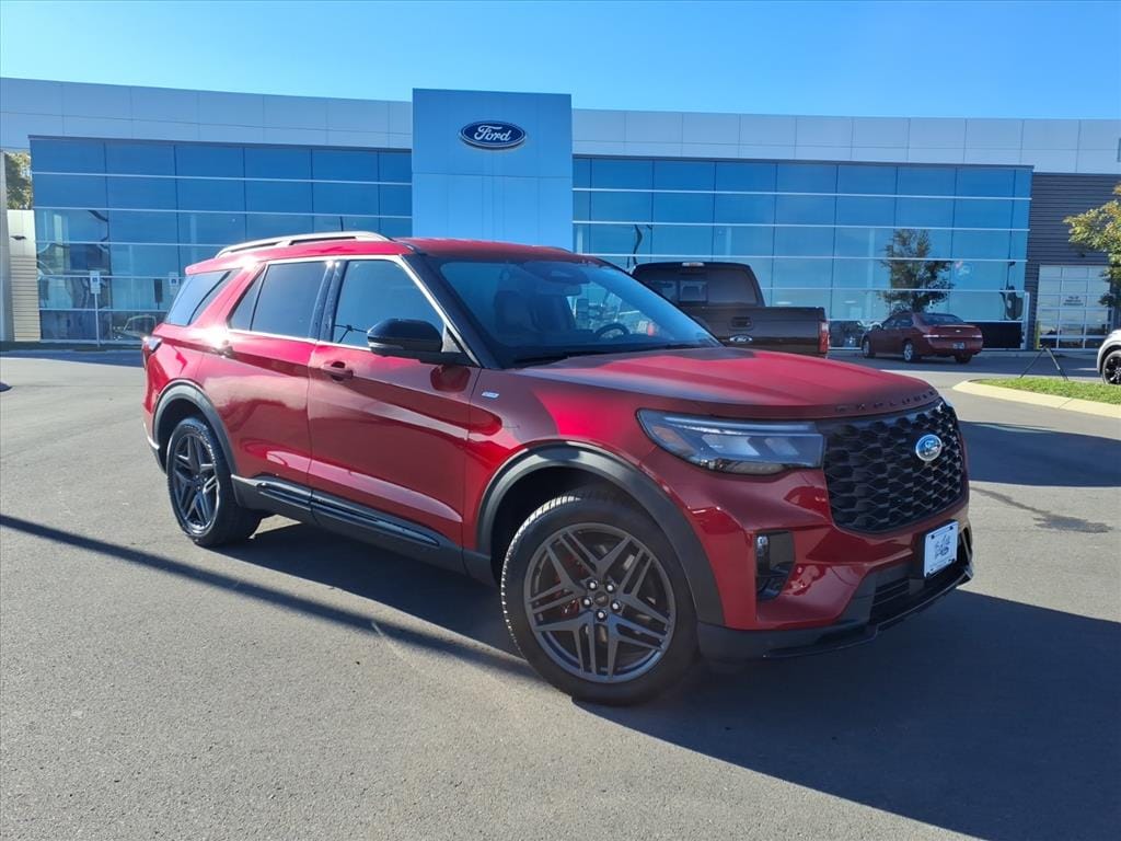 2026 Ford Explorer ST-LINE's photo