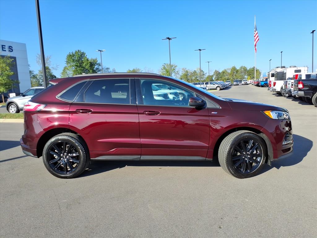 2024 Ford Edge ST photo 2