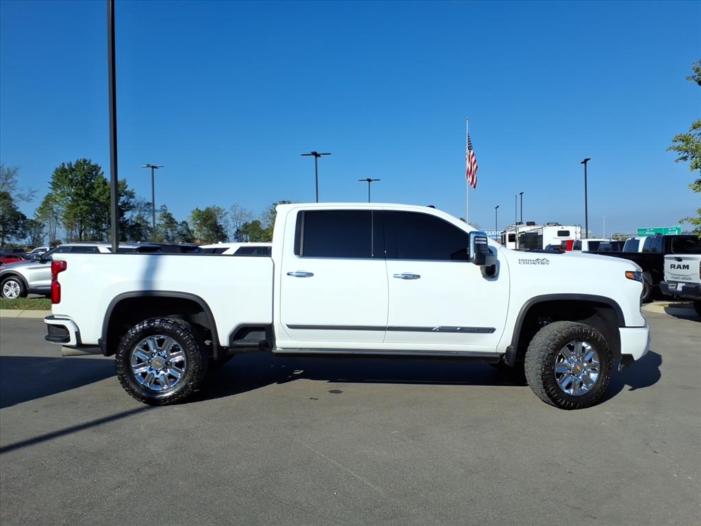2024 Chevrolet Silverado 3500HD High Country photo 2
