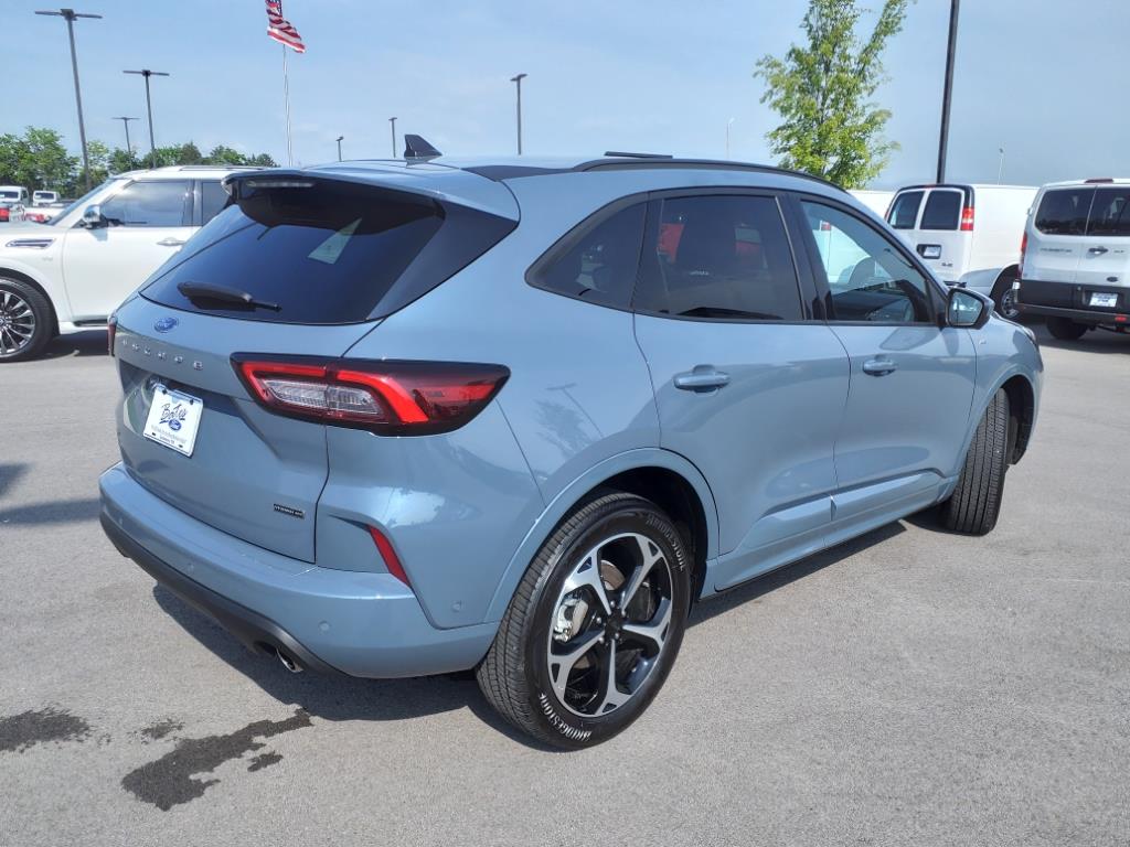 2023 Ford Escape ST-Line Elite photo 3