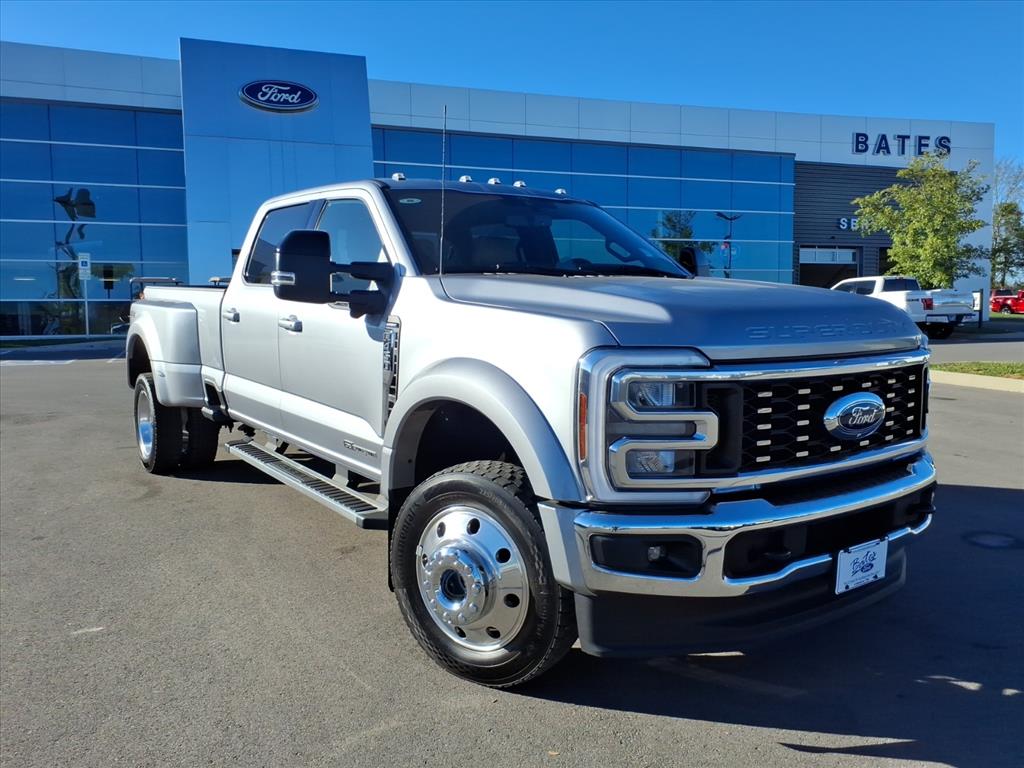 2024 Ford F-450 Super Duty Lariat's photo