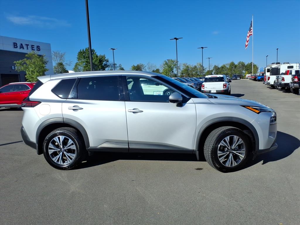 2021 Nissan Rogue SV photo 2