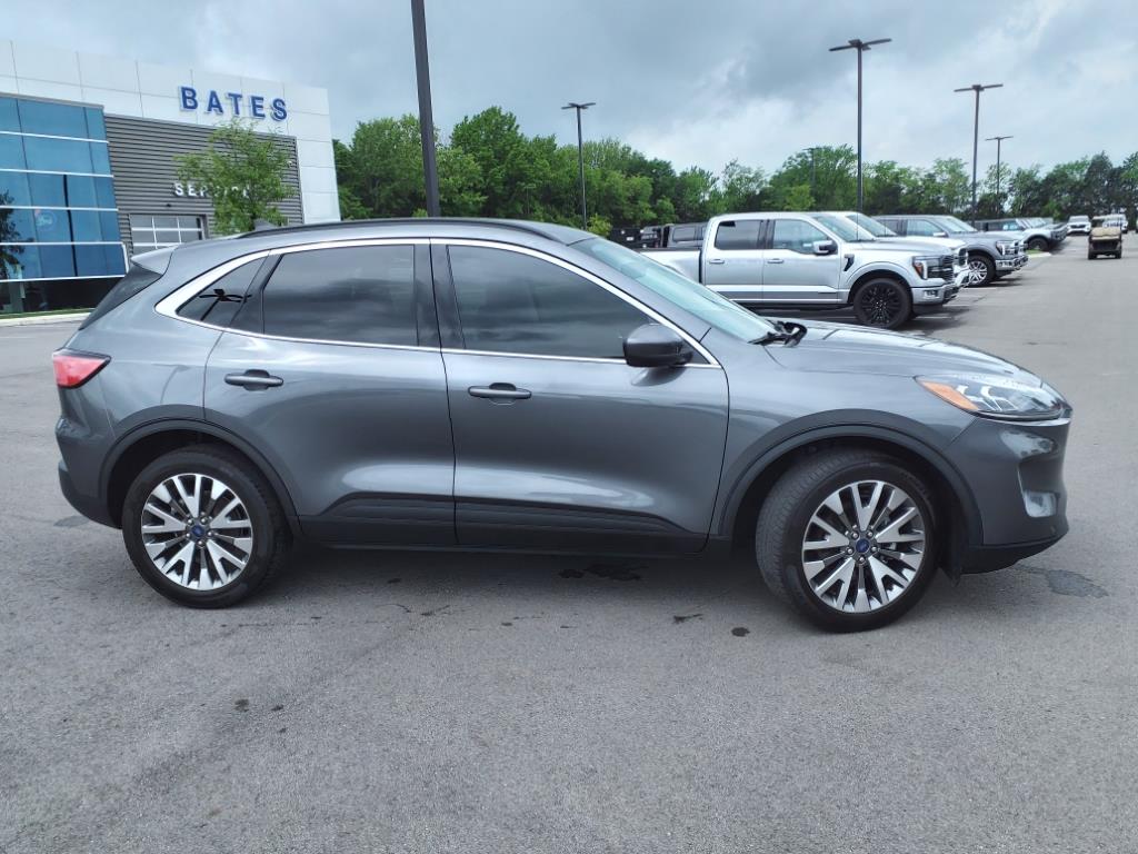 2022 Ford Escape Titanium Hybrid photo 2