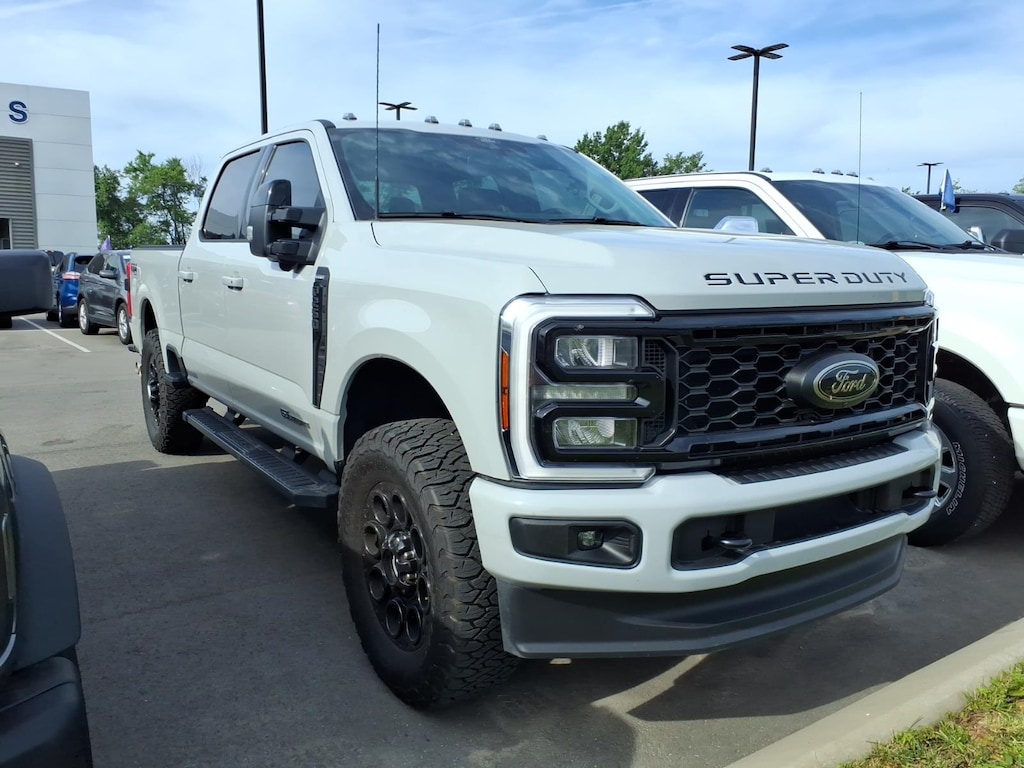 Used 2025 Ford F-250SD Lariat Truck Crew Cab