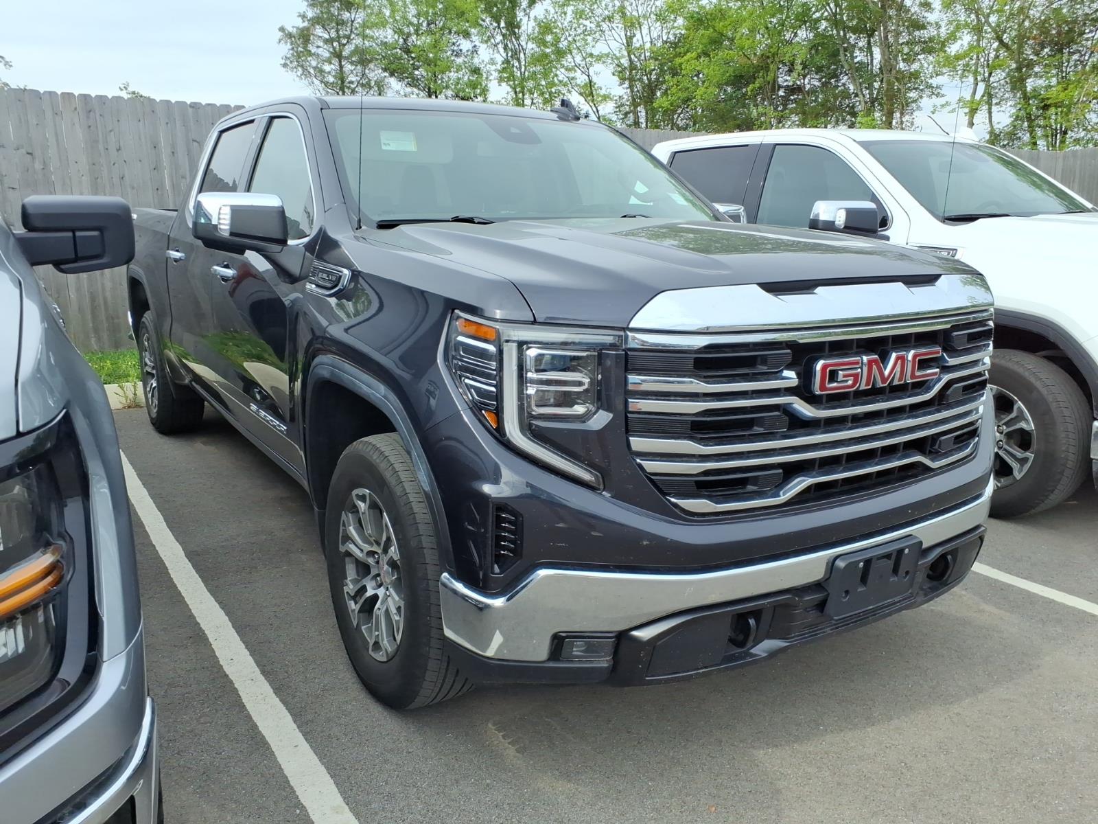 2025 GMC Sierra 4WD Crew Cab Standard Box SLT's photo