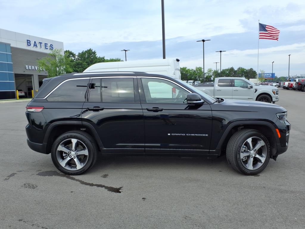 2022 Jeep Grand Cherokee Limited 4xe photo 2