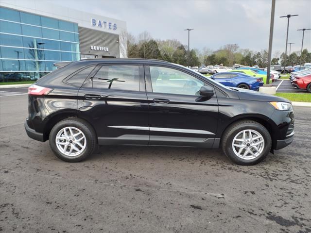 2024 Ford Edge SE photo 2