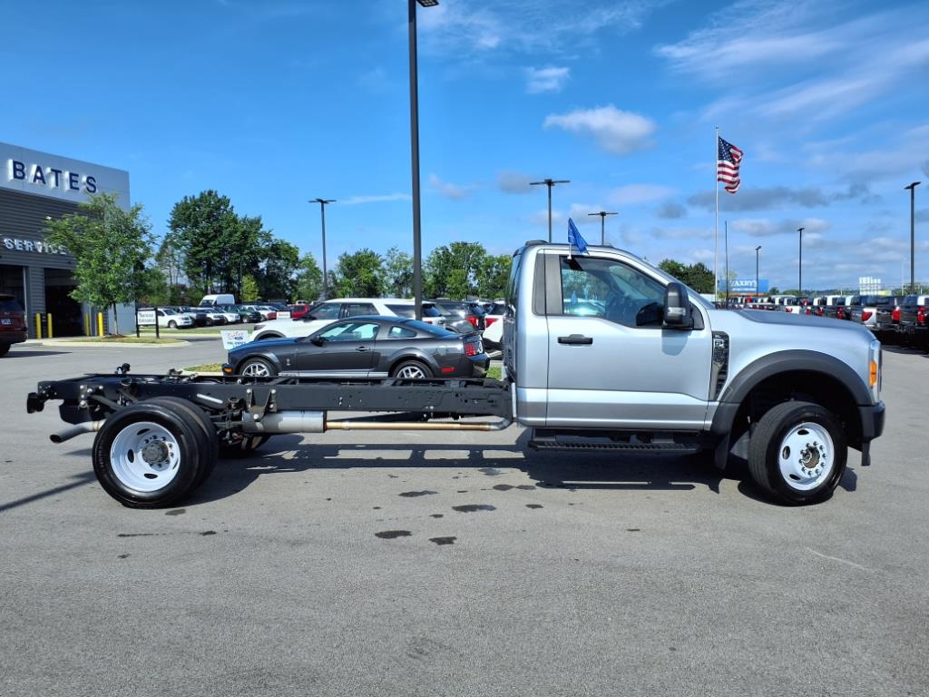 2023 Ford F-550 photo 2