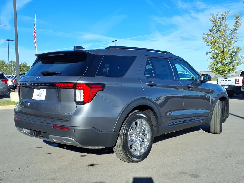 2026 Ford Explorer photo 3