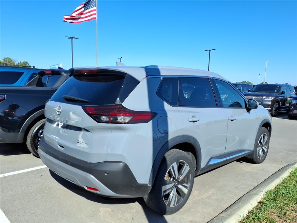 2021 Nissan Rogue SL photo 2