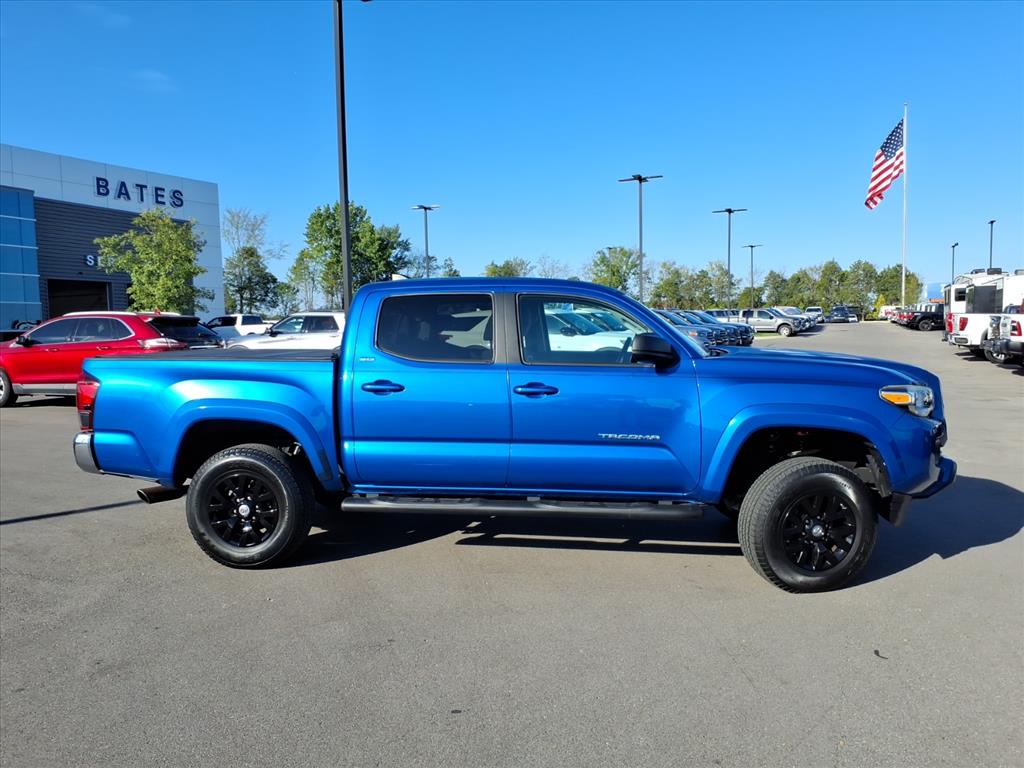 2018 Toyota Tacoma SR5 photo 2