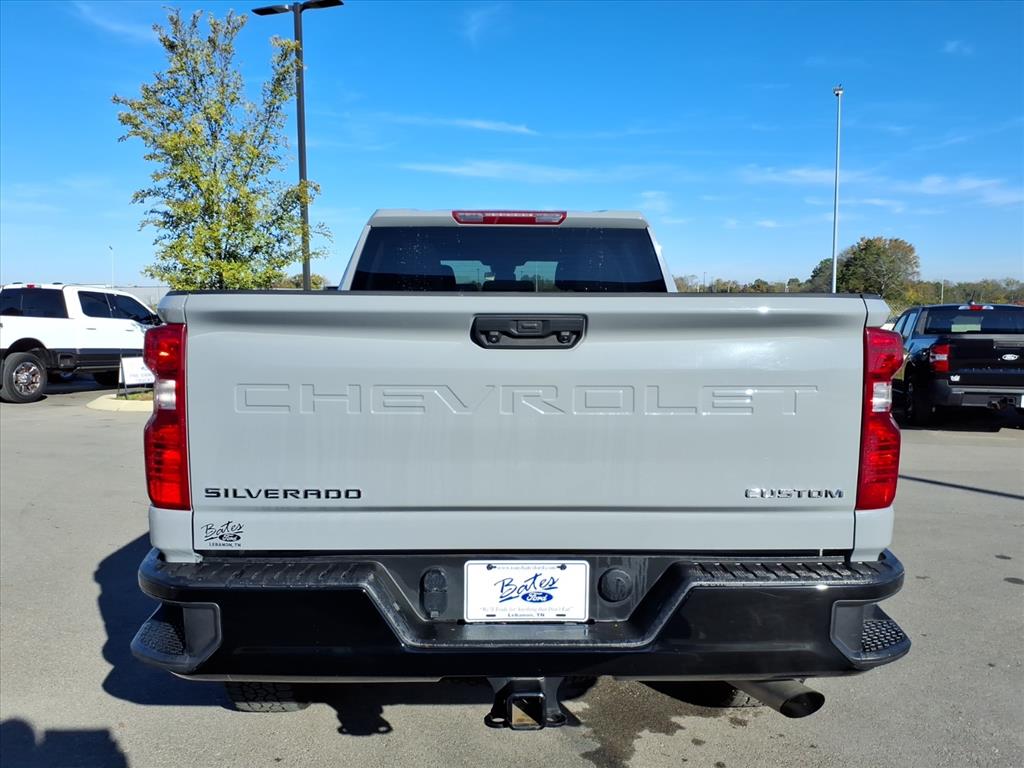 2024 Chevrolet Silverado Custom photo 4