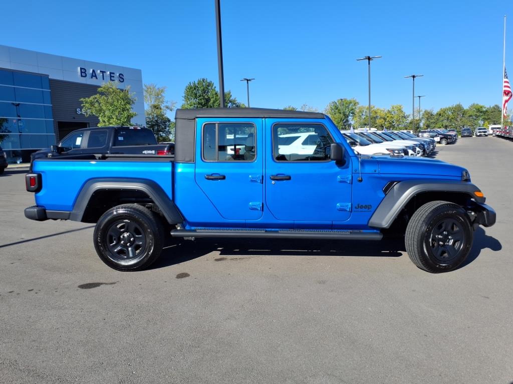 2023 Jeep Gladiator Sport photo 2