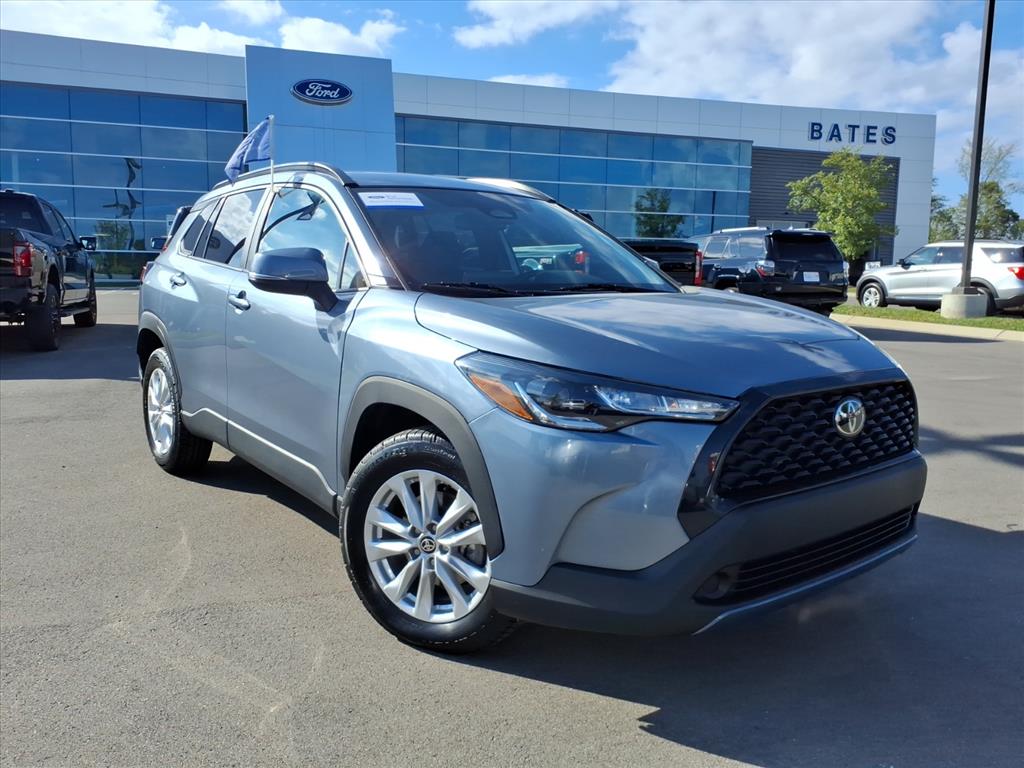 2024 Toyota Corolla Cross LE's photo