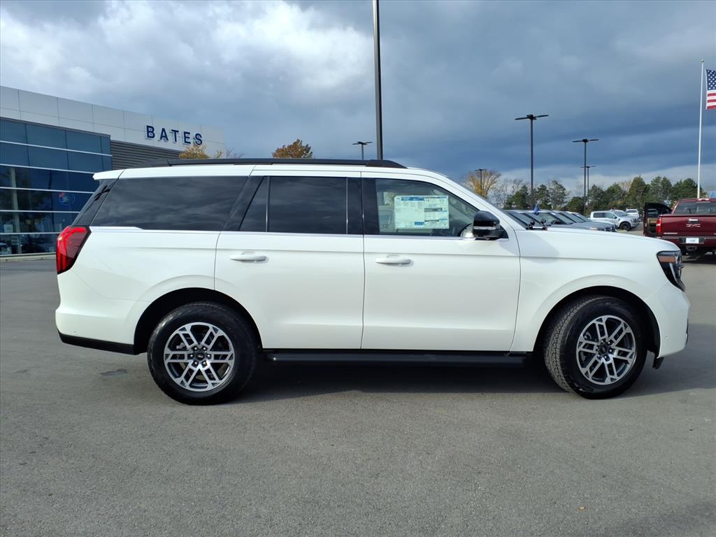 2025 Ford Expedition photo 2