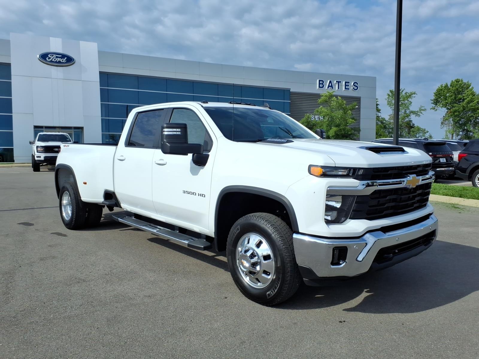 2025 Chevrolet Silverado HD LT 4WD Crew Cab Long Box DRW's photo