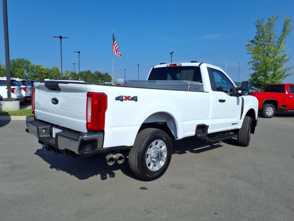 2023 Ford F-350 photo 3