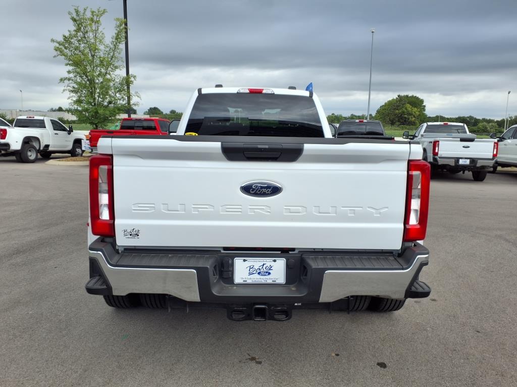 2024 Ford F-350 XLT photo 2