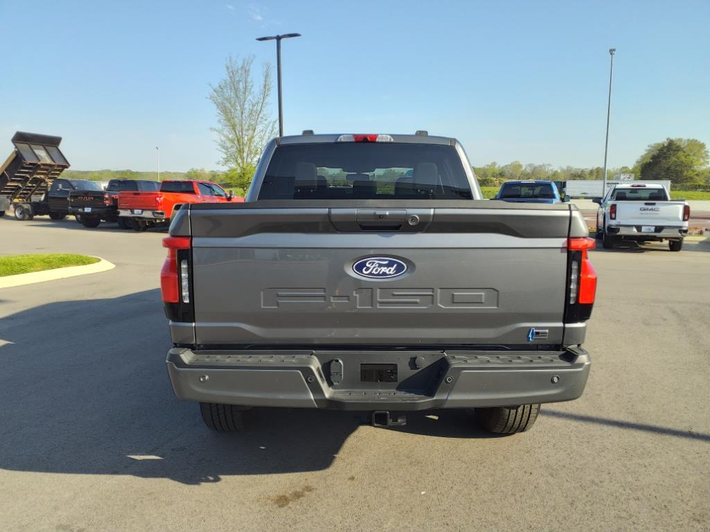 2025 Ford F-150 Lightning photo 4