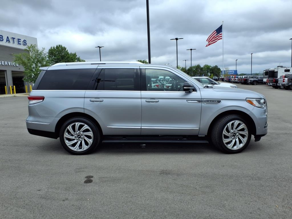 2024 Lincoln Navigator Reserve photo 2