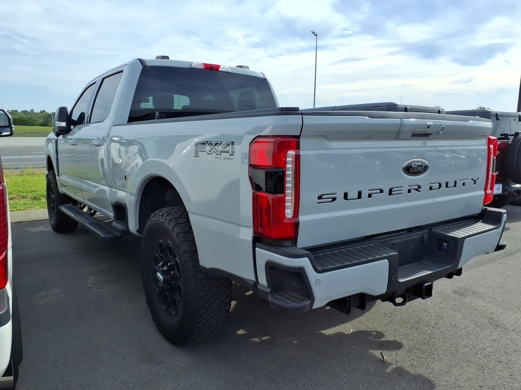 Used 2025 Ford F-250SD Lariat Truck Crew Cab