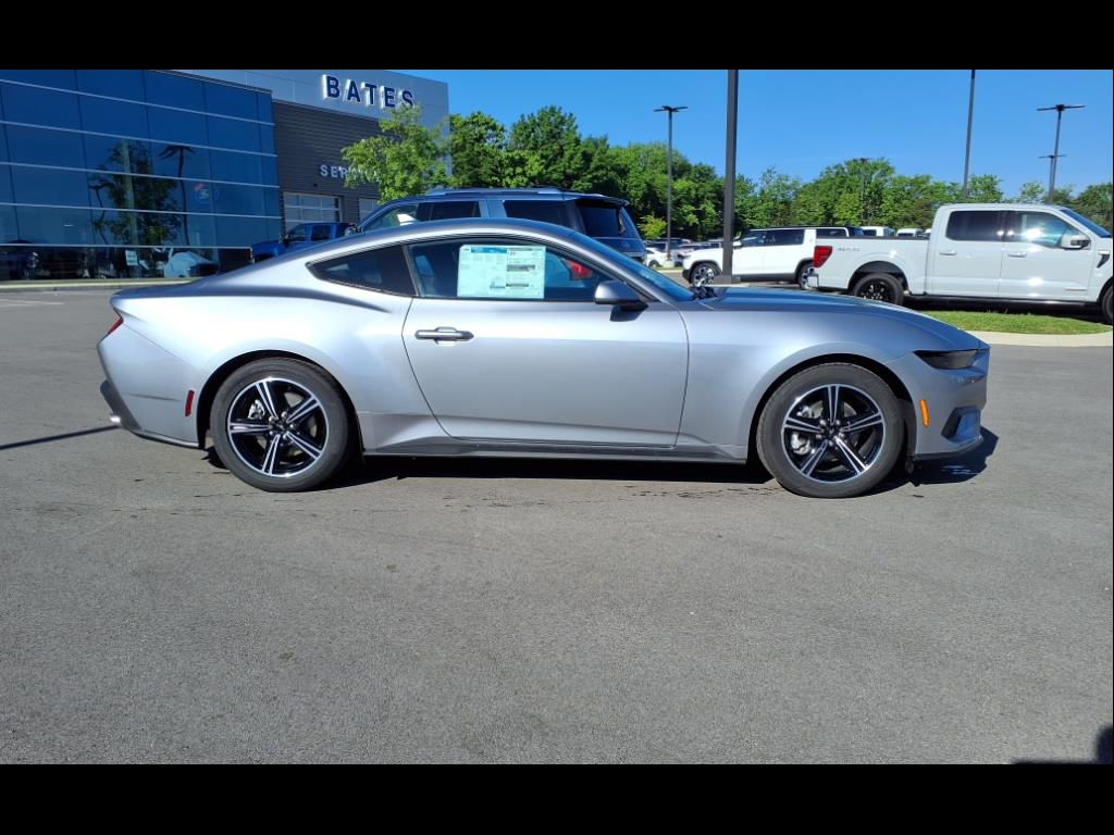 2025 Ford Mustang EcoBoost photo 2