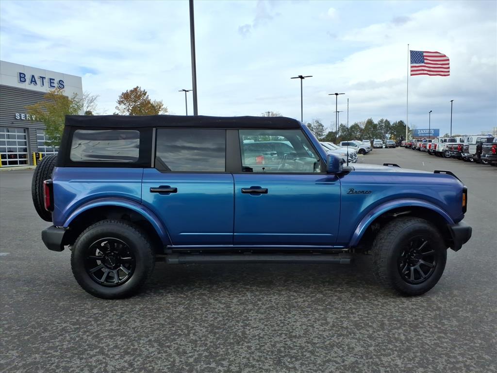 2022 Ford Bronco Outer Banks photo 2