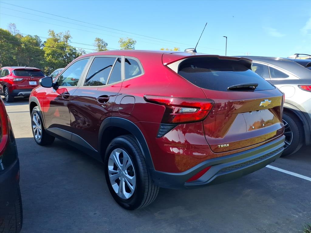 2025 Chevrolet Trax LS photo 2