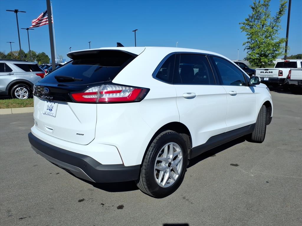 2024 Ford Edge SEL photo 2