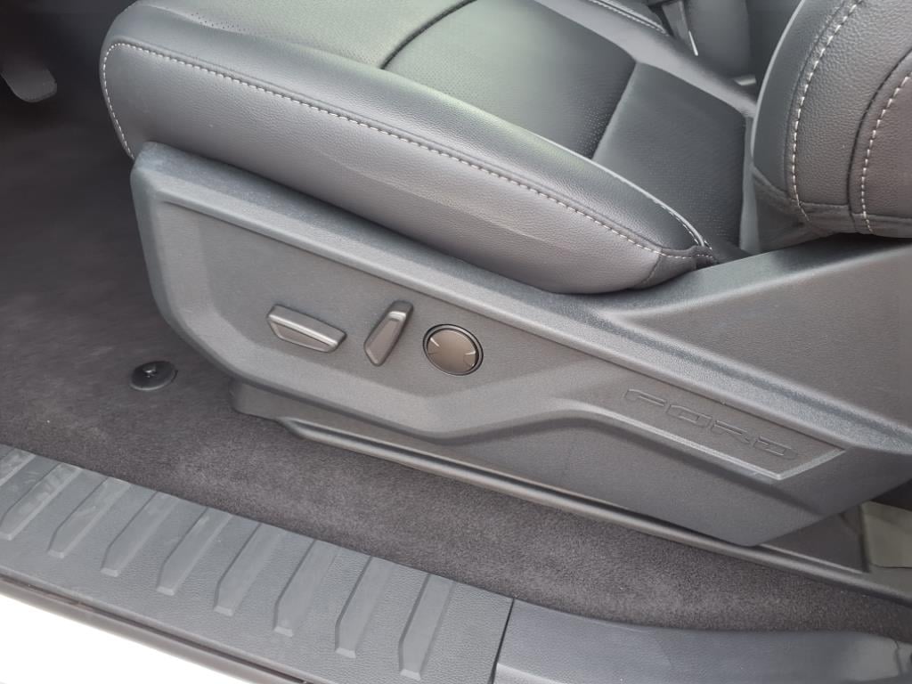 2025 Ford F-150 Lariat - Photo 11