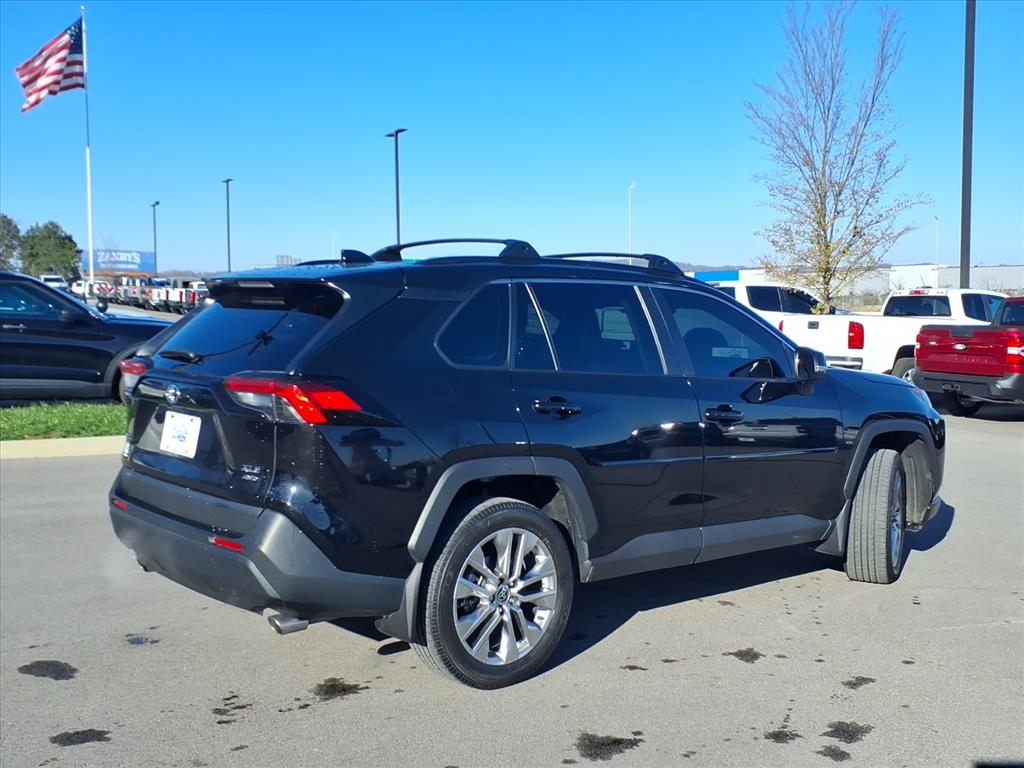 2023 Toyota RAV4 XLE Premium photo 2