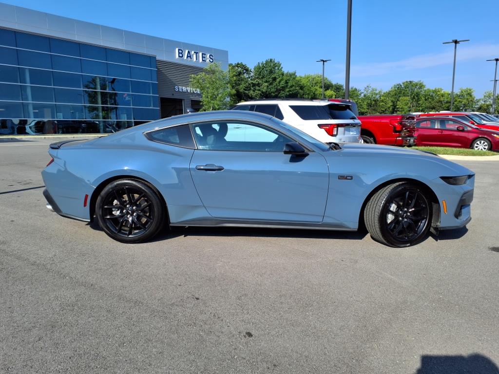 2024 Ford Mustang GT photo 2