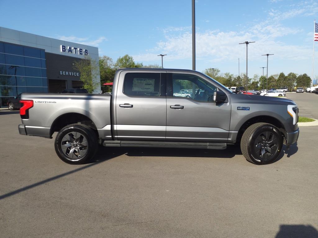 2025 Ford F-150 Lightning photo 2