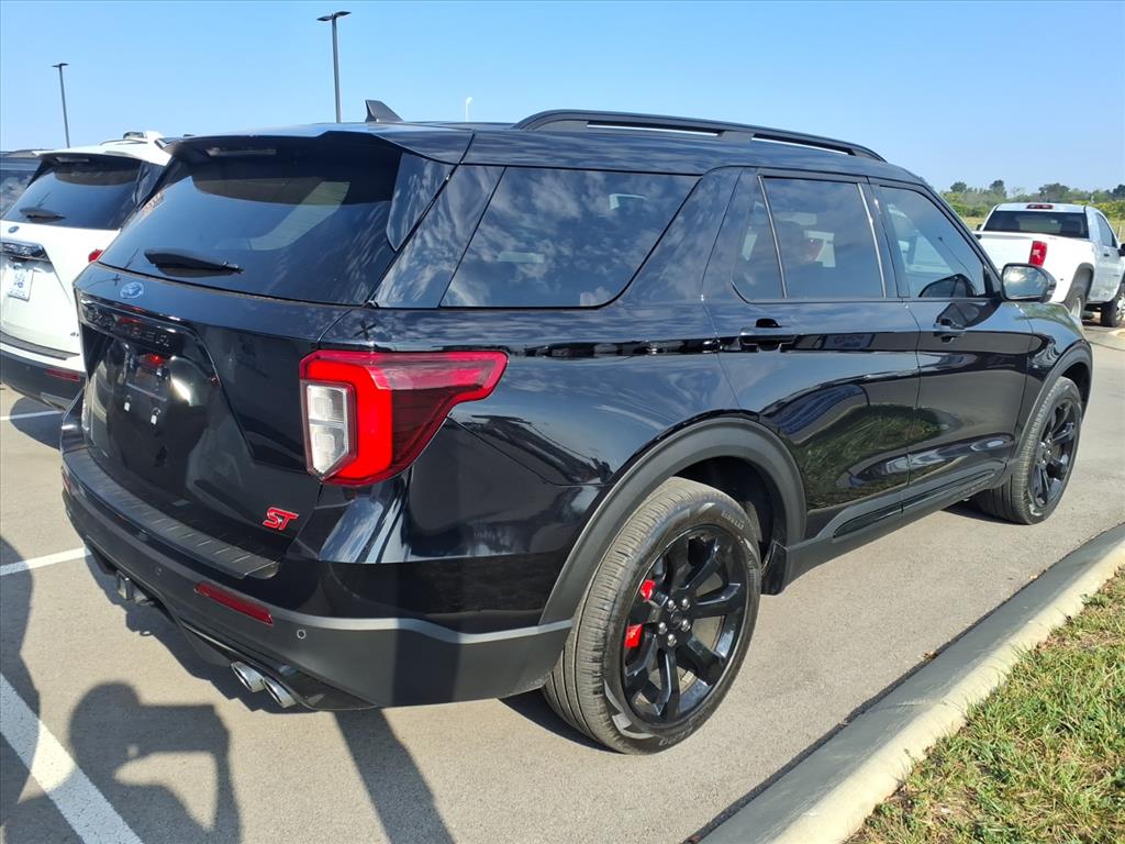 2023 Ford Explorer ST photo 2