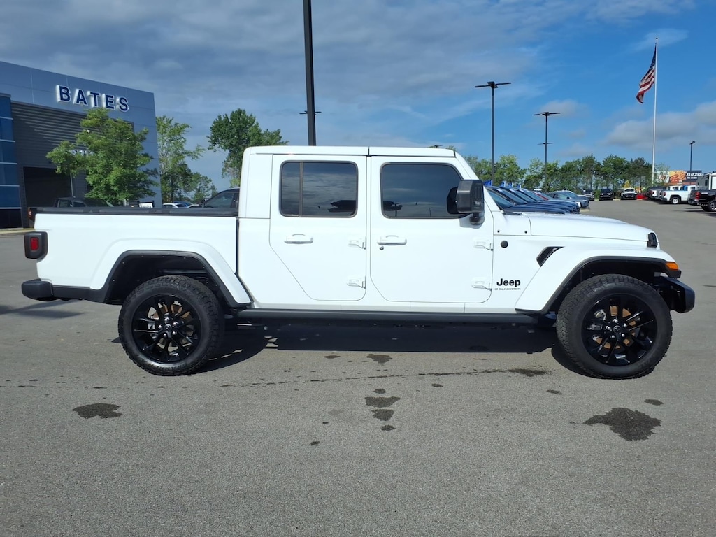 Certified 2025 Jeep Gladiator Nighthawk Truck
