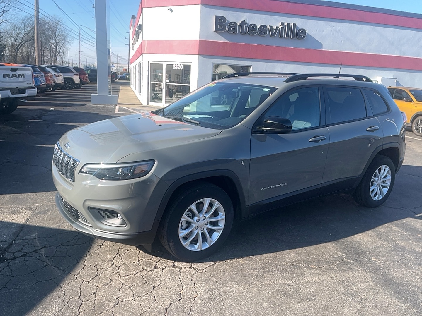 2022 Jeep Cherokee Latitude Lux's photo