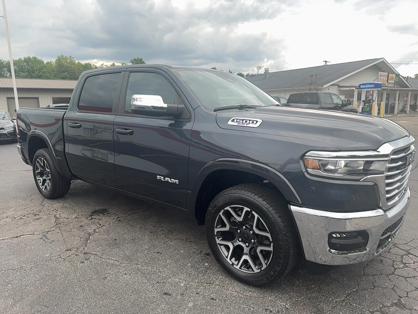 2025 Ram 1500 Laramie photo 3