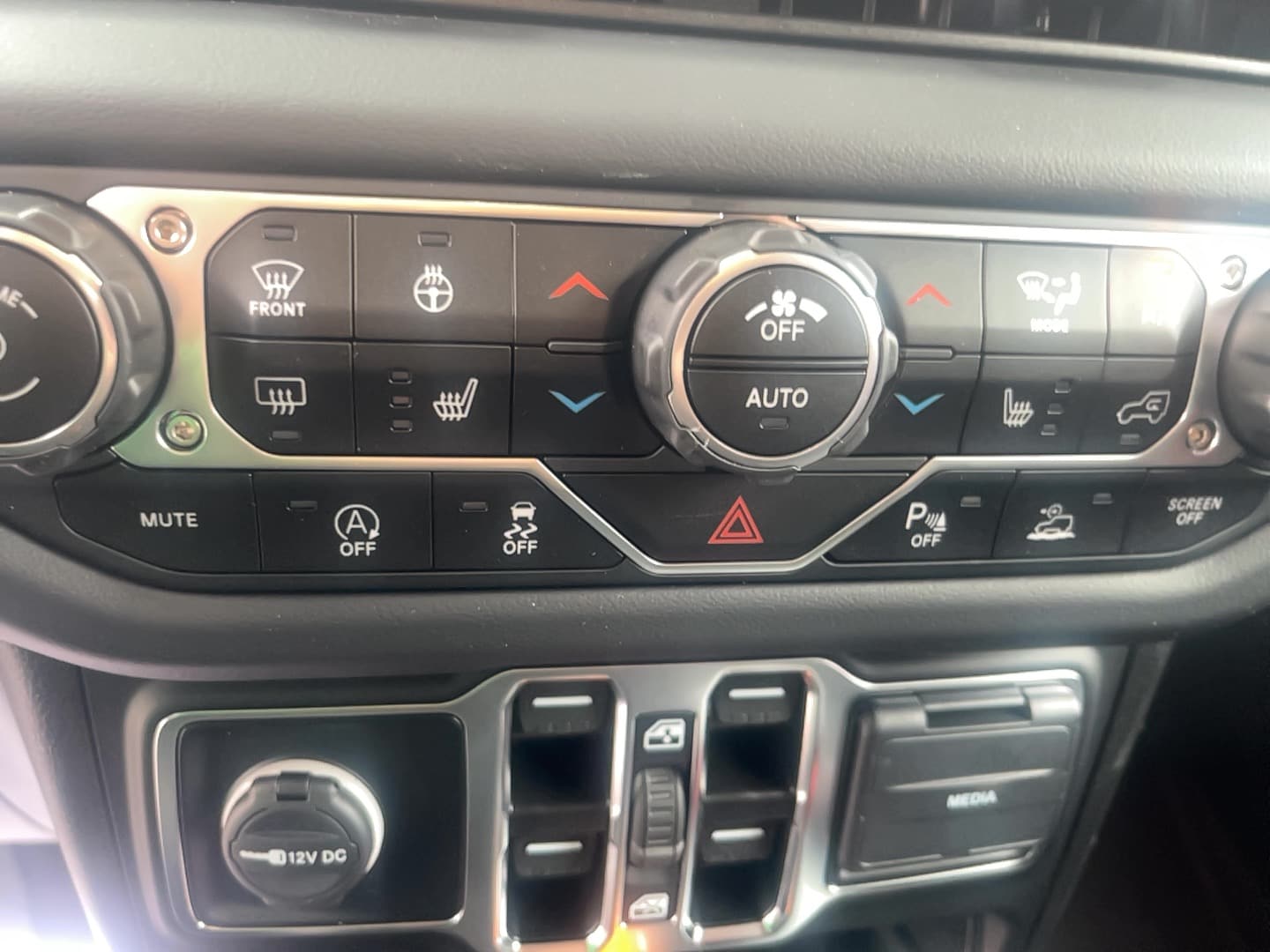 2025 Jeep Wrangler 4-Door Sahara - Photo 16