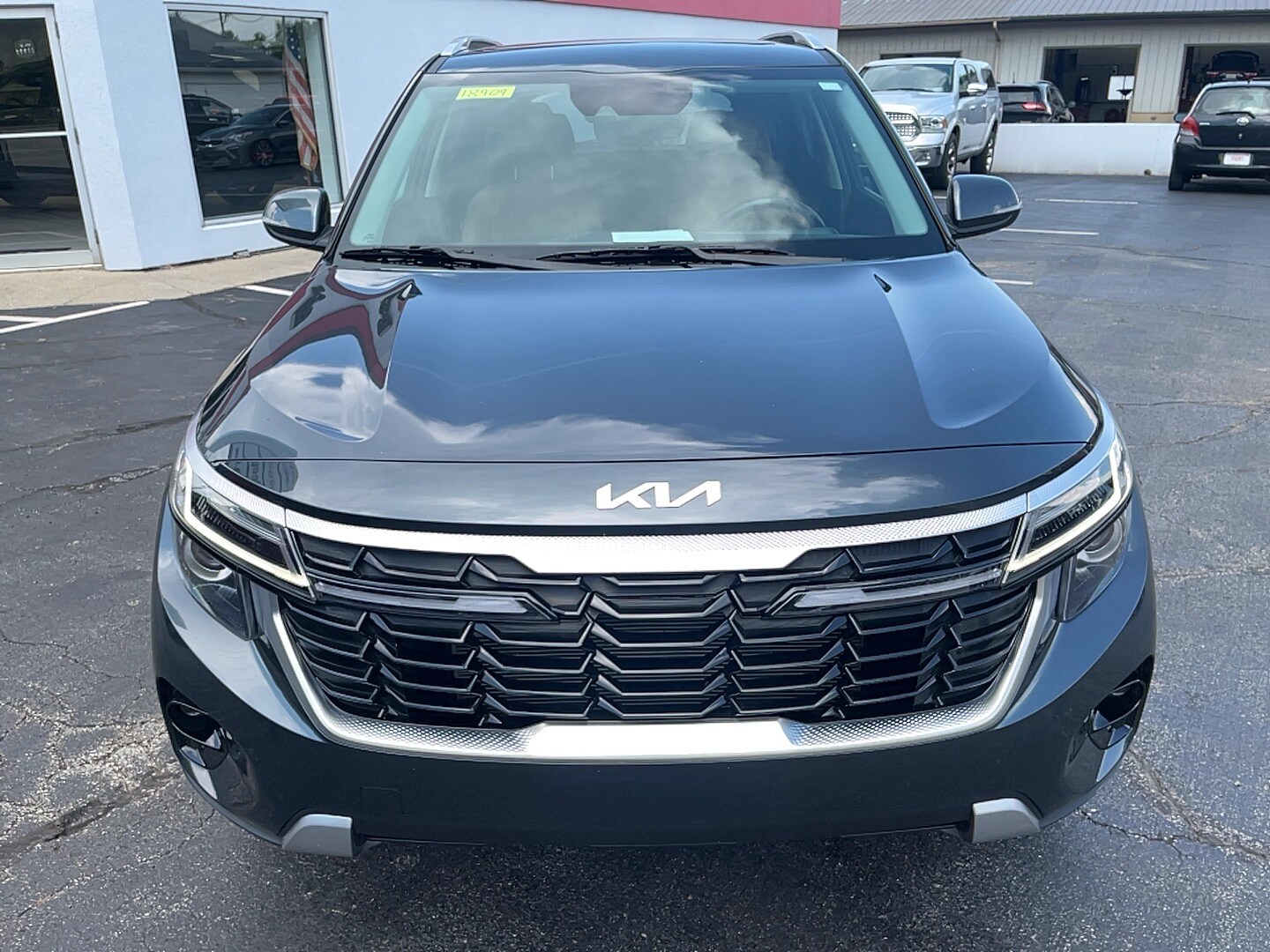 2024 Kia Seltos EX photo 2