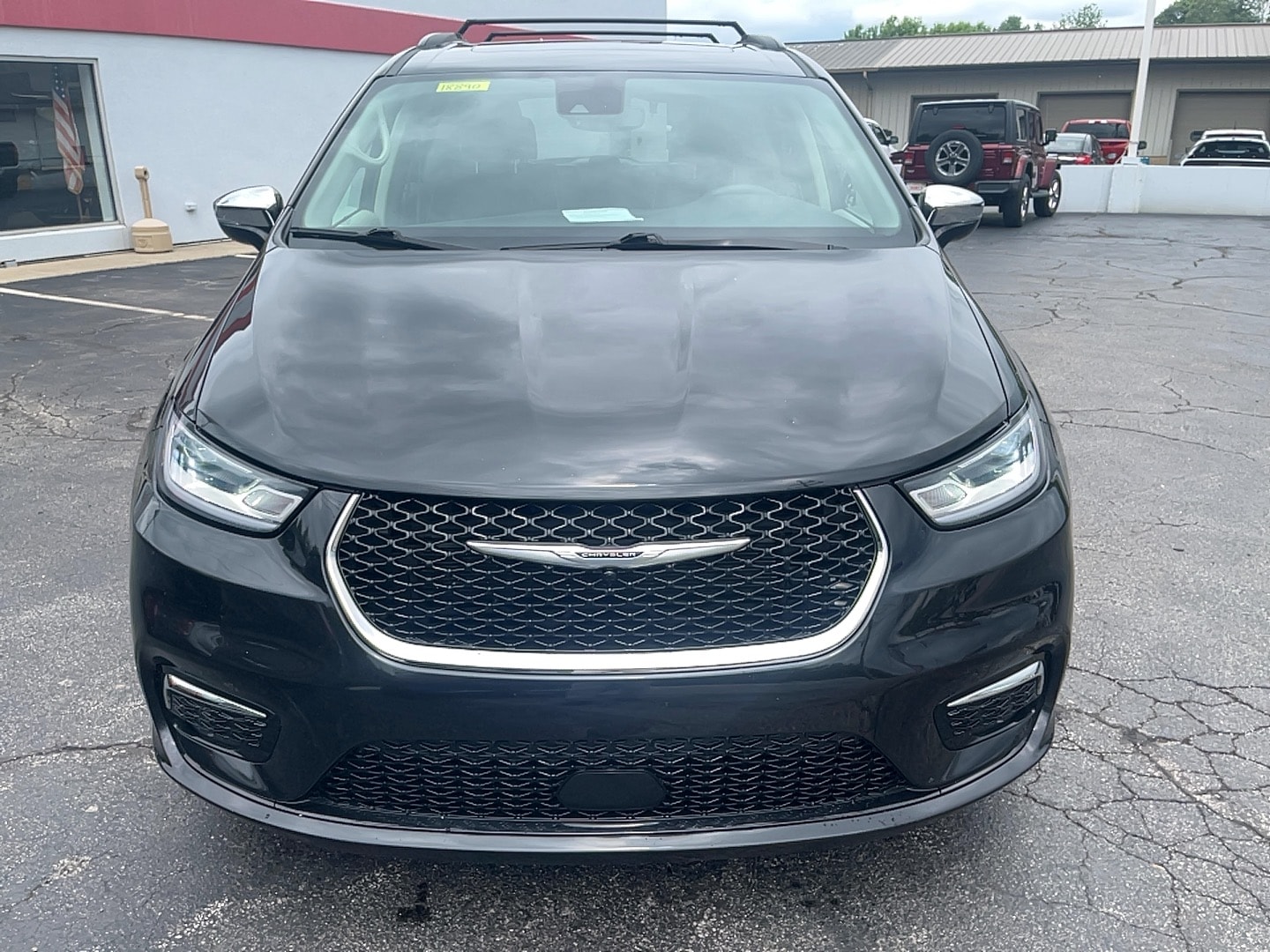 Used 2023 Chrysler Pacifica Limited with VIN 2C4RC1GG5PR533498 for sale in Batesville, IN