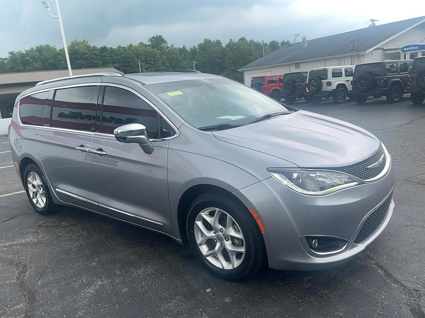 2020 Chrysler Pacifica Limited photo 3