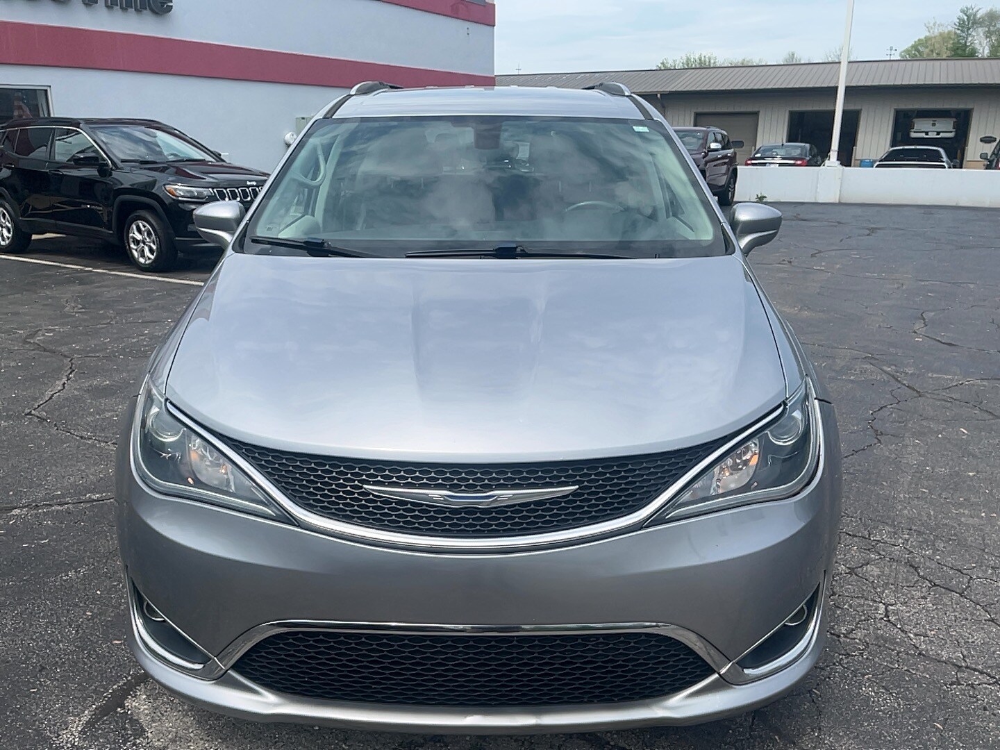 Used 2018 Chrysler Pacifica Touring L with VIN 2C4RC1BG2JR120484 for sale in Batesville, IN